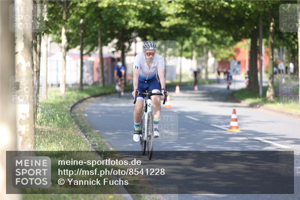 10.08.2025 - GEWOBA Citytriathlon Bremen Yannick Fuchs http://msf.ph/oto/8541228 10.08.2025 10:36:24 Radfahren 99, 117, 159, 231, 378, 397, 401, 447, 450 meine-sportfotos.de
