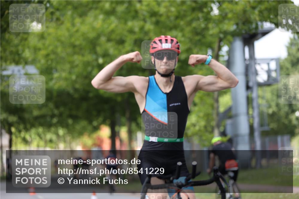 10.08.2025 - GEWOBA Citytriathlon Bremen Yannick Fuchs http://msf.ph/oto/8541229 10.08.2025 12:45:04 Radfahren 633, 638, 647, 712, 716, 727, 786, 808, 816 meine-sportfotos.de