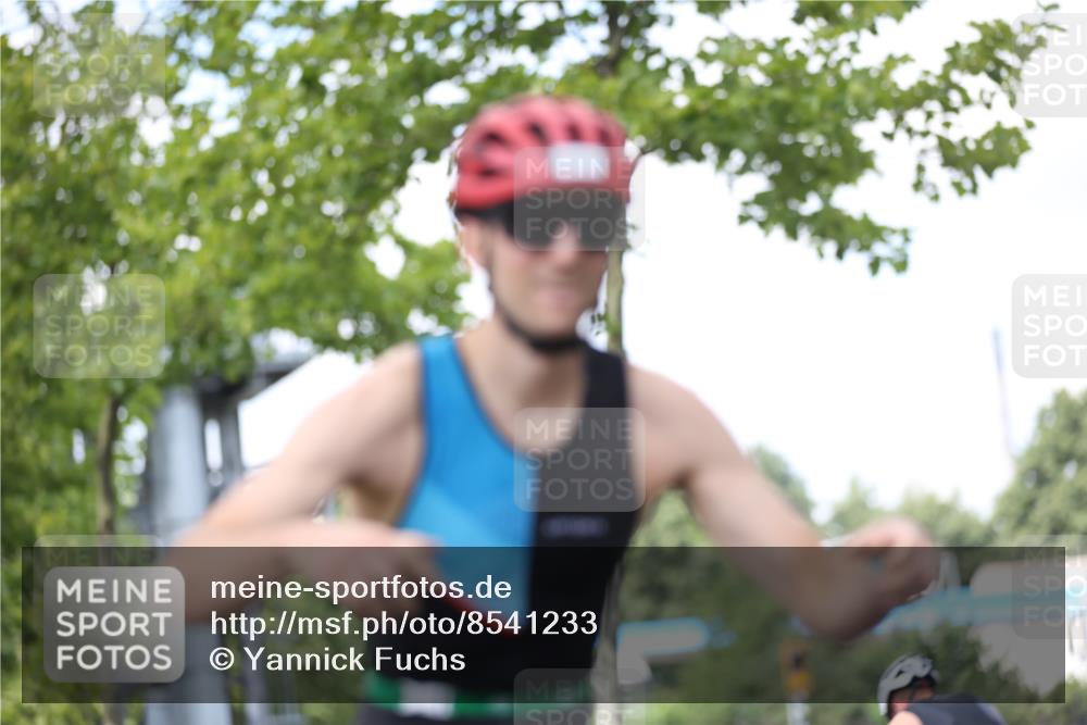 10.08.2025 - GEWOBA Citytriathlon Bremen Yannick Fuchs http://msf.ph/oto/8541233 10.08.2025 12:45:04 Radfahren 633, 638, 647, 712, 716, 727, 786, 808, 816 meine-sportfotos.de