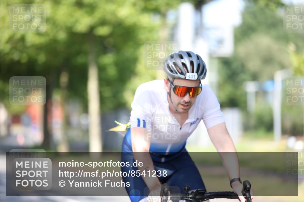 10.08.2025 - GEWOBA Citytriathlon Bremen Yannick Fuchs http://msf.ph/oto/8541238 10.08.2025 10:36:25 Radfahren 99, 117, 159, 231, 378, 397, 401, 447, 450 meine-sportfotos.de