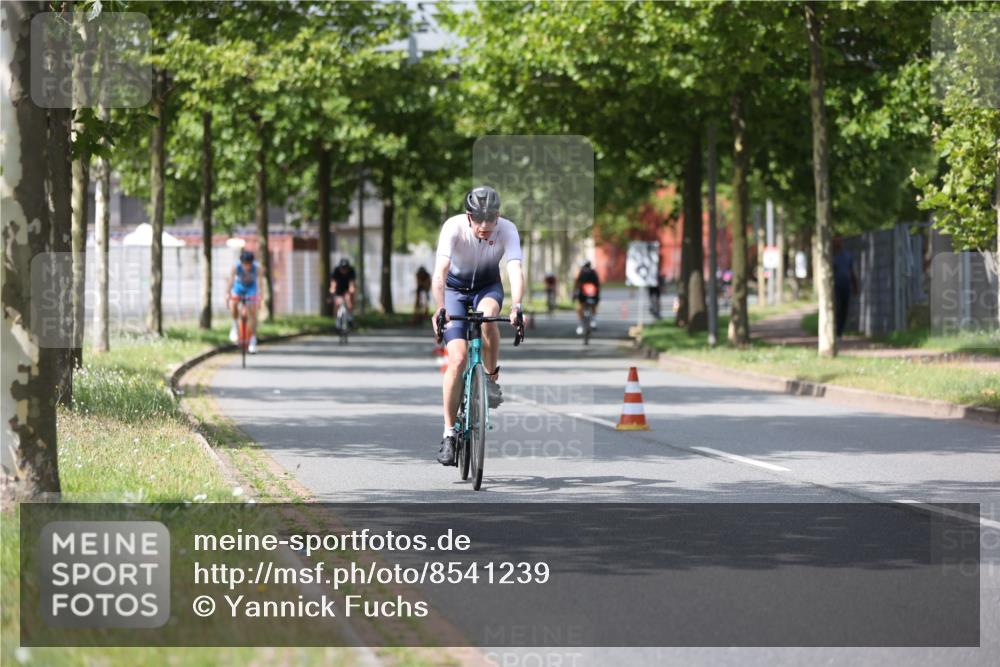 10.08.2025 - GEWOBA Citytriathlon Bremen Yannick Fuchs http://msf.ph/oto/8541239 10.08.2025 12:45:10 Radfahren 633, 647, 712, 727, 786, 808, 816, 828, 851 meine-sportfotos.de