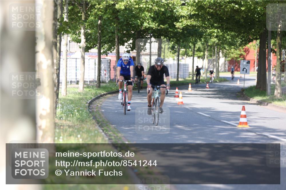 10.08.2025 - GEWOBA Citytriathlon Bremen Yannick Fuchs http://msf.ph/oto/8541244 10.08.2025 10:36:27 Radfahren 99, 117, 159, 231, 378, 397, 401, 447 meine-sportfotos.de