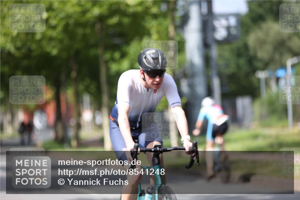 10.08.2025 - GEWOBA Citytriathlon Bremen Yannick Fuchs http://msf.ph/oto/8541248 10.08.2025 12:45:11 Radfahren 633, 647, 712, 727, 786, 808, 816, 828, 851 meine-sportfotos.de