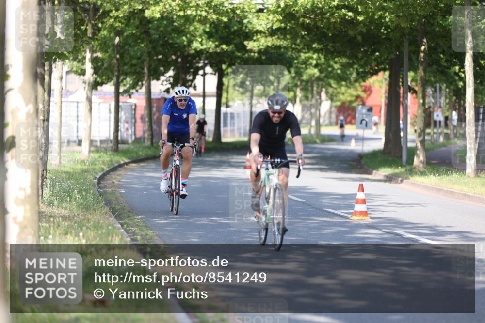 10.08.2025 - GEWOBA Citytriathlon Bremen Yannick Fuchs http://msf.ph/oto/8541249 10.08.2025 10:36:28 Radfahren 99, 115, 117, 159, 231, 378, 397, 401, 447 meine-sportfotos.de
