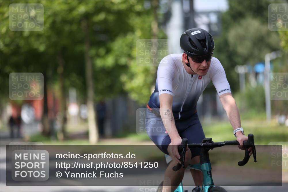 10.08.2025 - GEWOBA Citytriathlon Bremen Yannick Fuchs http://msf.ph/oto/8541250 10.08.2025 12:45:11 Radfahren 633, 647, 712, 727, 786, 808, 816, 828, 851 meine-sportfotos.de