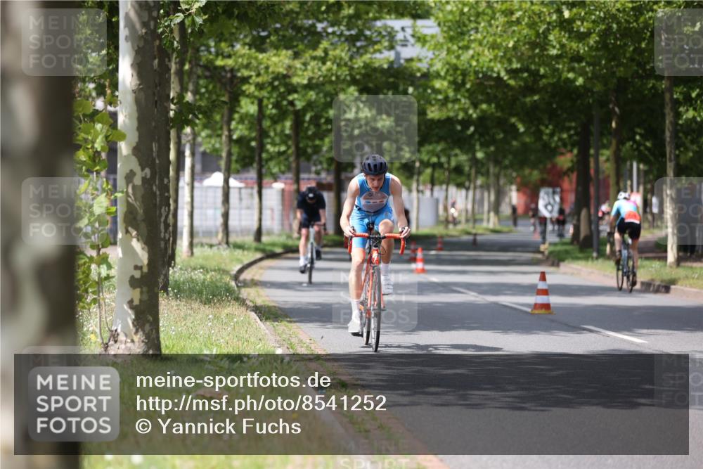 10.08.2025 - GEWOBA Citytriathlon Bremen Yannick Fuchs http://msf.ph/oto/8541252 10.08.2025 12:45:13 Radfahren 633, 647, 712, 727, 808, 816, 828, 851, 946 meine-sportfotos.de