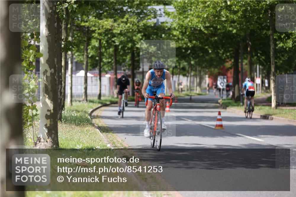 10.08.2025 - GEWOBA Citytriathlon Bremen Yannick Fuchs http://msf.ph/oto/8541253 10.08.2025 12:45:13 Radfahren 633, 647, 712, 727, 808, 816, 828, 851, 946 meine-sportfotos.de