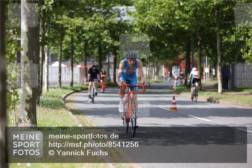 10.08.2025 - GEWOBA Citytriathlon Bremen Yannick Fuchs http://msf.ph/oto/8541256 10.08.2025 12:45:13 Radfahren 633, 647, 712, 727, 808, 816, 828, 851, 946 meine-sportfotos.de