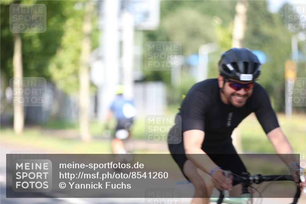 10.08.2025 - GEWOBA Citytriathlon Bremen Yannick Fuchs http://msf.ph/oto/8541260 10.08.2025 10:36:29 Radfahren 99, 115, 117, 159, 231, 378, 397, 401, 447 meine-sportfotos.de