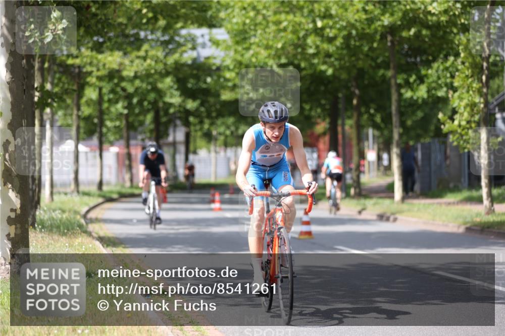 10.08.2025 - GEWOBA Citytriathlon Bremen Yannick Fuchs http://msf.ph/oto/8541261 10.08.2025 12:45:14 Radfahren 633, 647, 712, 727, 808, 816, 828, 851, 946 meine-sportfotos.de