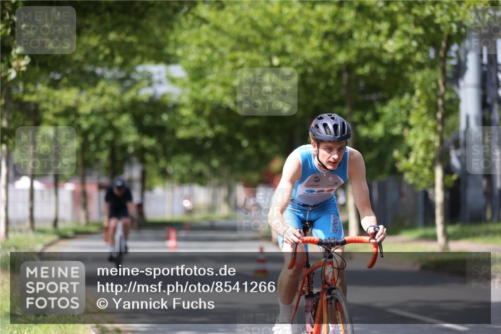 10.08.2025 - GEWOBA Citytriathlon Bremen Yannick Fuchs http://msf.ph/oto/8541266 10.08.2025 12:45:14 Radfahren 633, 647, 712, 727, 808, 816, 828, 851, 946 meine-sportfotos.de