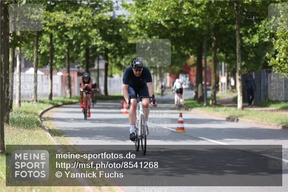10.08.2025 - GEWOBA Citytriathlon Bremen Yannick Fuchs http://msf.ph/oto/8541268 10.08.2025 12:45:15 Radfahren 633, 647, 712, 808, 816, 828, 851, 946, 1022 meine-sportfotos.de