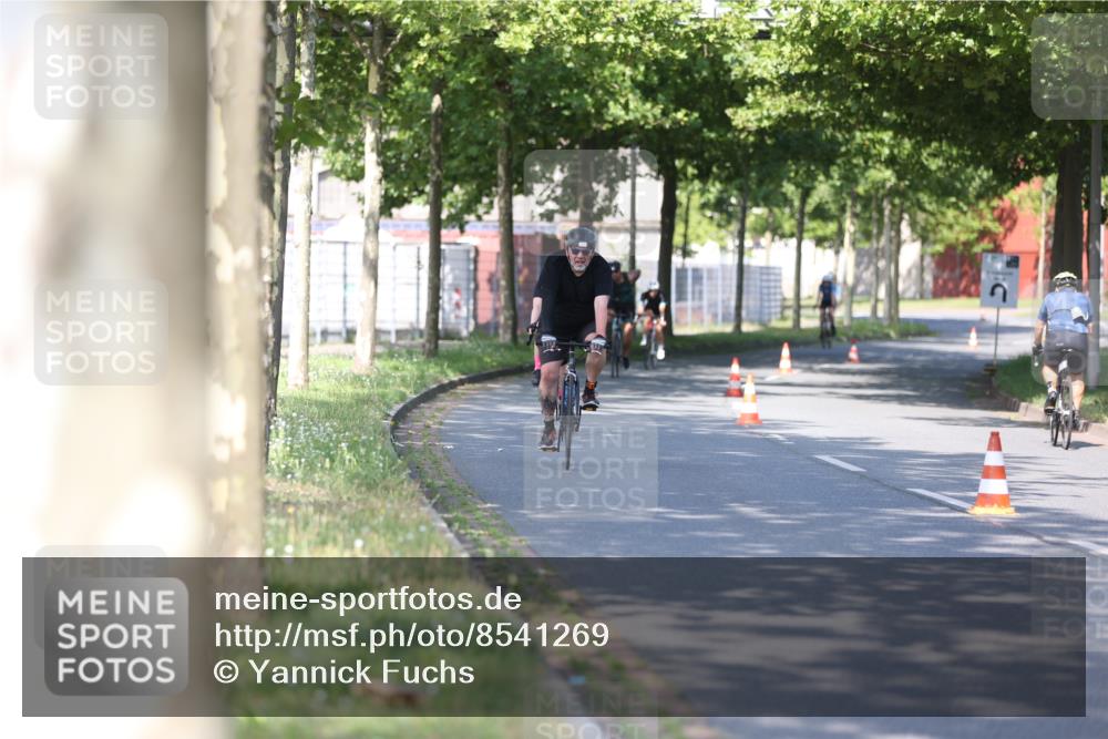 10.08.2025 - GEWOBA Citytriathlon Bremen Yannick Fuchs http://msf.ph/oto/8541269 10.08.2025 10:36:31 Radfahren 99, 115, 117, 159, 231, 378, 397, 401, 447 meine-sportfotos.de