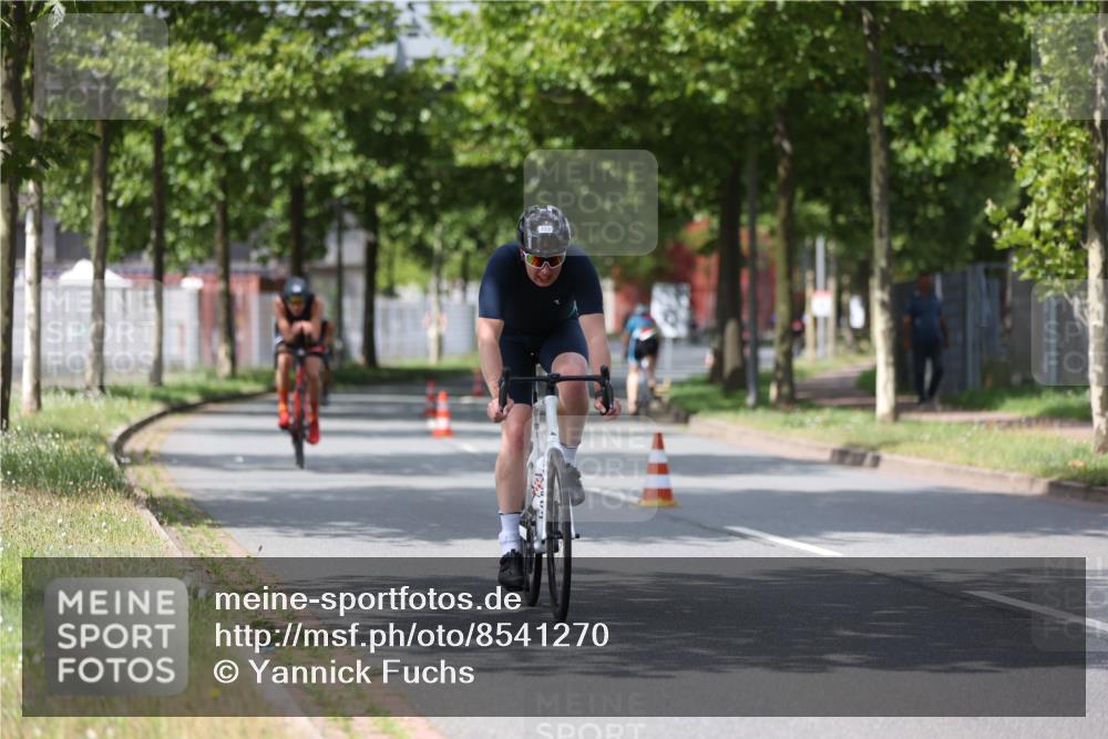 10.08.2025 - GEWOBA Citytriathlon Bremen Yannick Fuchs http://msf.ph/oto/8541270 10.08.2025 12:45:15 Radfahren 633, 647, 712, 808, 816, 828, 851, 946, 1022 meine-sportfotos.de