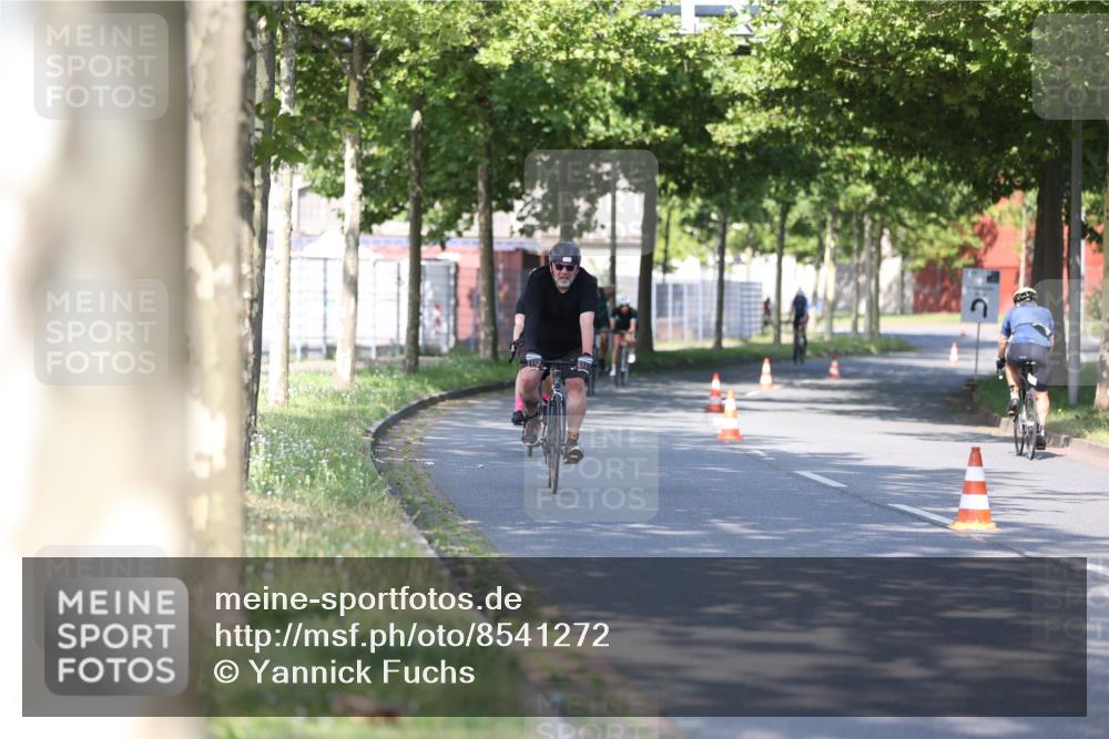 10.08.2025 - GEWOBA Citytriathlon Bremen Yannick Fuchs http://msf.ph/oto/8541272 10.08.2025 10:36:32 Radfahren 99, 115, 117, 159, 231, 378, 397, 401, 447 meine-sportfotos.de