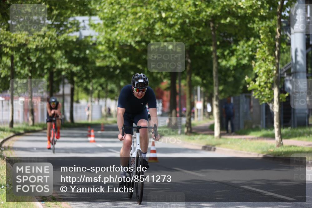 10.08.2025 - GEWOBA Citytriathlon Bremen Yannick Fuchs http://msf.ph/oto/8541273 10.08.2025 12:45:15 Radfahren 633, 647, 712, 808, 816, 828, 851, 946, 1022 meine-sportfotos.de