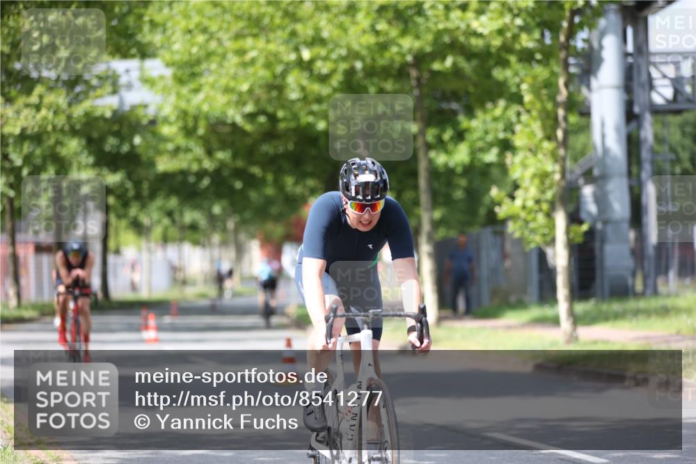 10.08.2025 - GEWOBA Citytriathlon Bremen Yannick Fuchs http://msf.ph/oto/8541277 10.08.2025 12:45:16 Radfahren 633, 647, 712, 724, 808, 816, 828, 851, 946, 1022 meine-sportfotos.de