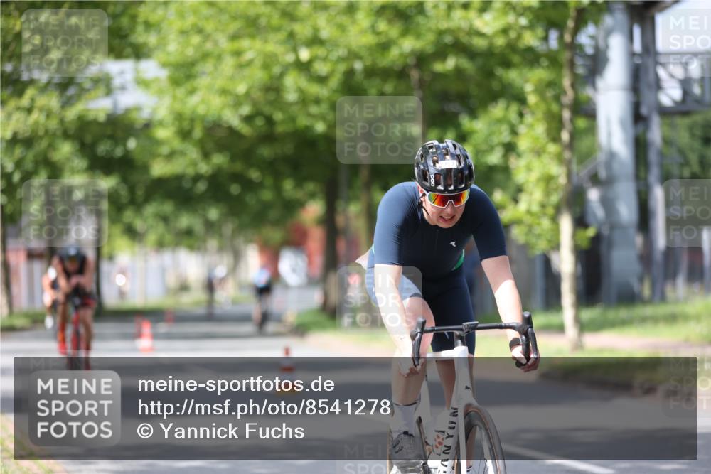 10.08.2025 - GEWOBA Citytriathlon Bremen Yannick Fuchs http://msf.ph/oto/8541278 10.08.2025 12:45:16 Radfahren 633, 647, 712, 724, 808, 816, 828, 851, 946, 1022 meine-sportfotos.de