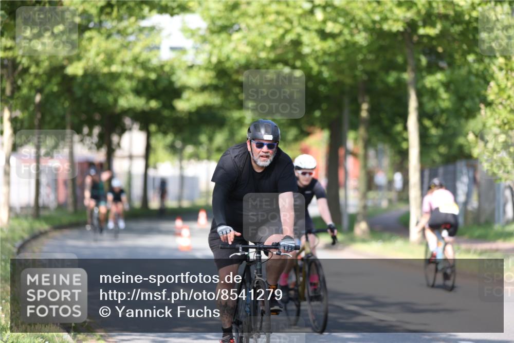 10.08.2025 - GEWOBA Citytriathlon Bremen Yannick Fuchs http://msf.ph/oto/8541279 10.08.2025 10:36:34 Radfahren 99, 115, 117, 159, 231, 378, 397, 447 meine-sportfotos.de