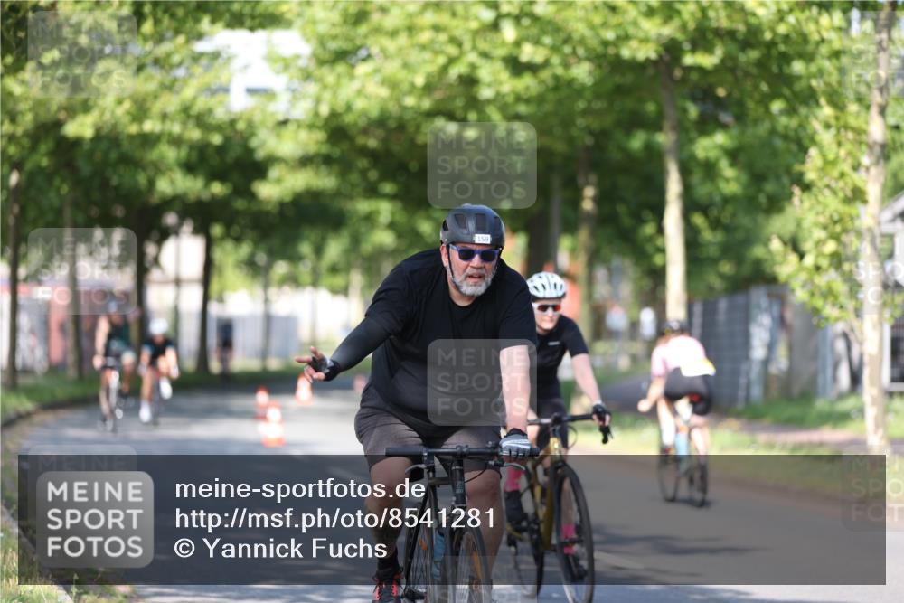 10.08.2025 - GEWOBA Citytriathlon Bremen Yannick Fuchs http://msf.ph/oto/8541281 10.08.2025 10:36:34 Radfahren 99, 115, 117, 159, 231, 378, 397, 447 meine-sportfotos.de