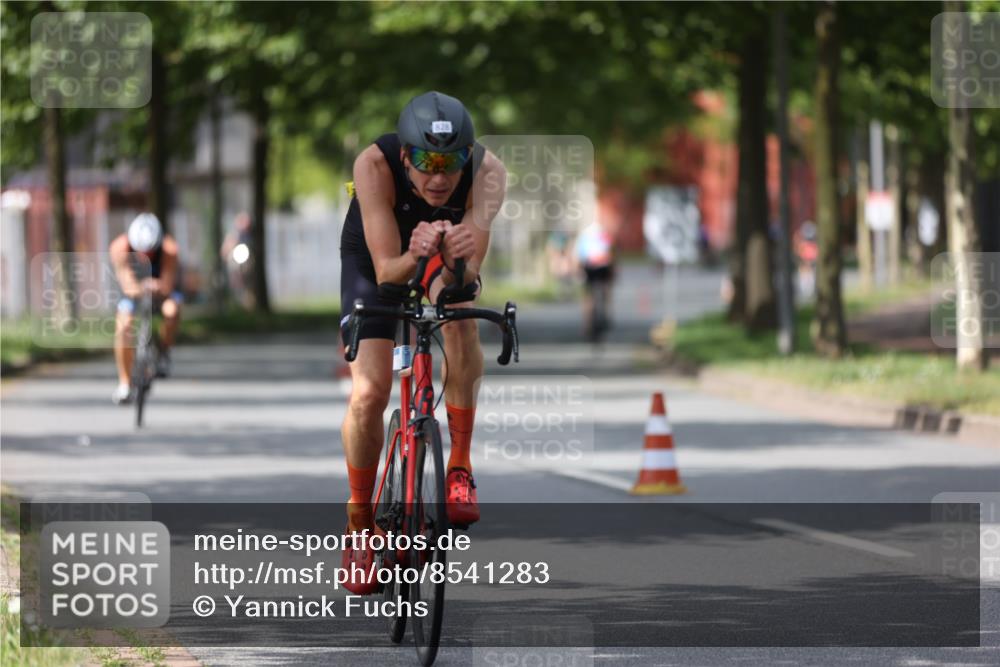 10.08.2025 - GEWOBA Citytriathlon Bremen Yannick Fuchs http://msf.ph/oto/8541283 10.08.2025 12:45:17 Radfahren 633, 647, 712, 724, 808, 816, 828, 851, 946, 1022 meine-sportfotos.de