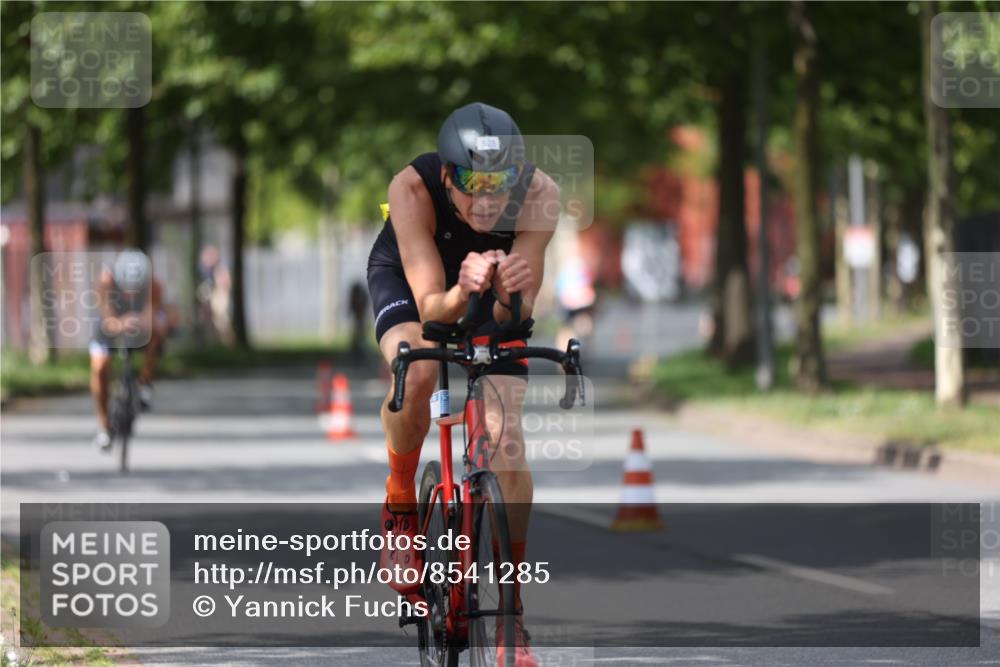 10.08.2025 - GEWOBA Citytriathlon Bremen Yannick Fuchs http://msf.ph/oto/8541285 10.08.2025 12:45:17 Radfahren 633, 647, 712, 724, 808, 816, 828, 851, 946, 1022 meine-sportfotos.de