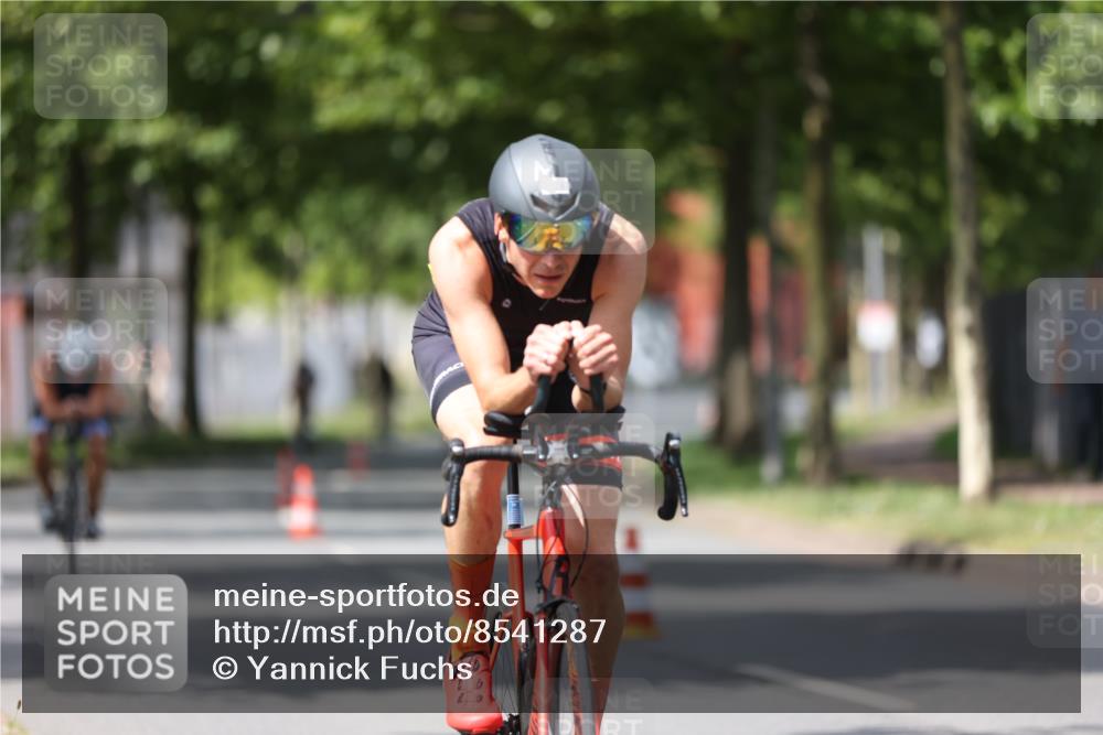 10.08.2025 - GEWOBA Citytriathlon Bremen Yannick Fuchs http://msf.ph/oto/8541287 10.08.2025 12:45:17 Radfahren 633, 647, 712, 724, 808, 816, 828, 851, 946, 1022 meine-sportfotos.de