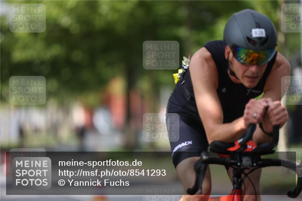 10.08.2025 - GEWOBA Citytriathlon Bremen Yannick Fuchs http://msf.ph/oto/8541293 10.08.2025 12:45:18 Radfahren 633, 712, 724, 808, 828, 851, 946, 1022 meine-sportfotos.de