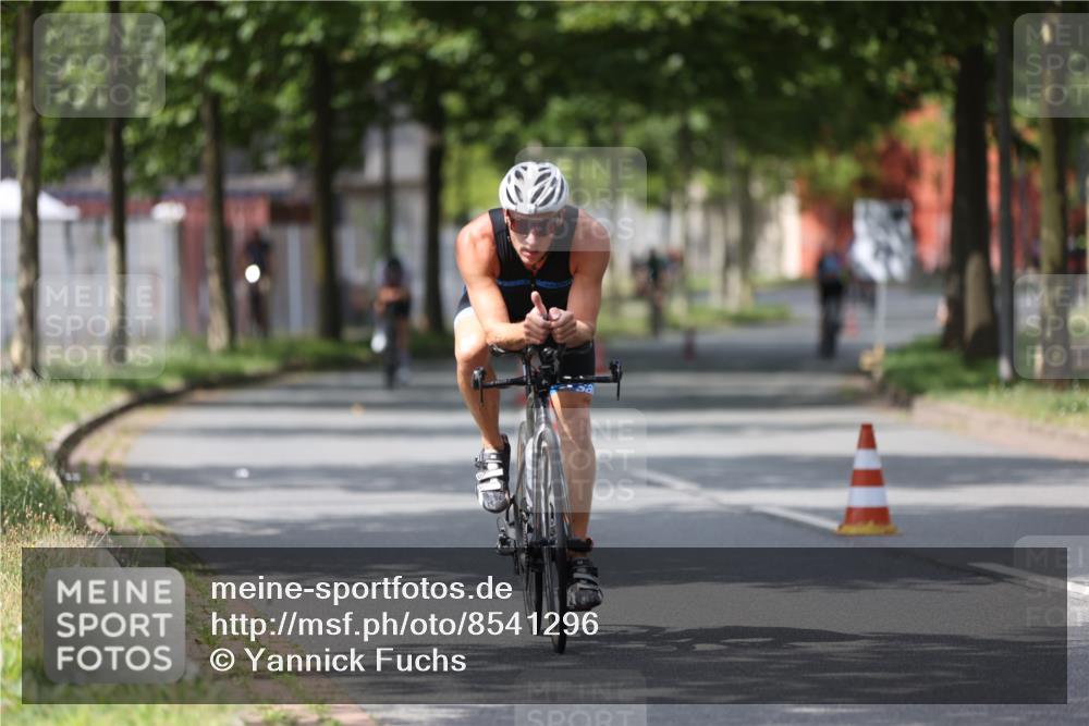 10.08.2025 - GEWOBA Citytriathlon Bremen Yannick Fuchs http://msf.ph/oto/8541296 10.08.2025 12:45:19 Radfahren 633, 712, 724, 808, 828, 851, 946, 1022 meine-sportfotos.de