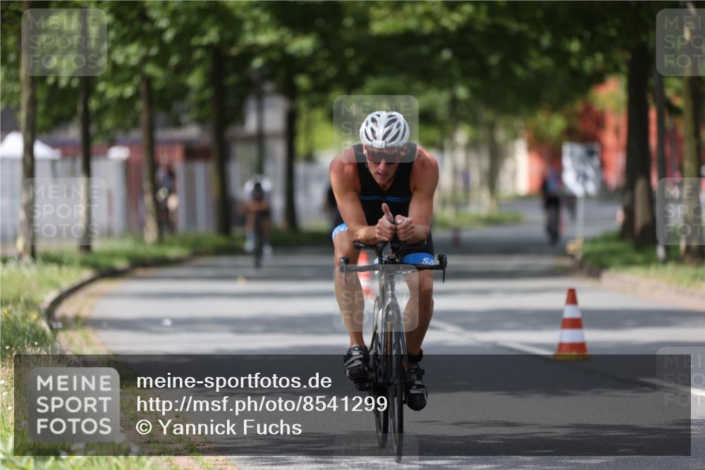 10.08.2025 - GEWOBA Citytriathlon Bremen Yannick Fuchs http://msf.ph/oto/8541299 10.08.2025 12:45:19 Radfahren 633, 712, 724, 808, 828, 851, 946, 1022 meine-sportfotos.de