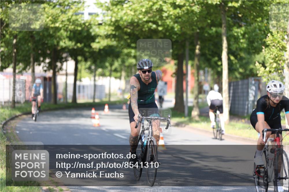 10.08.2025 - GEWOBA Citytriathlon Bremen Yannick Fuchs http://msf.ph/oto/8541310 10.08.2025 10:36:38 Radfahren 99, 115, 117, 159, 378, 397, 447, 497 meine-sportfotos.de