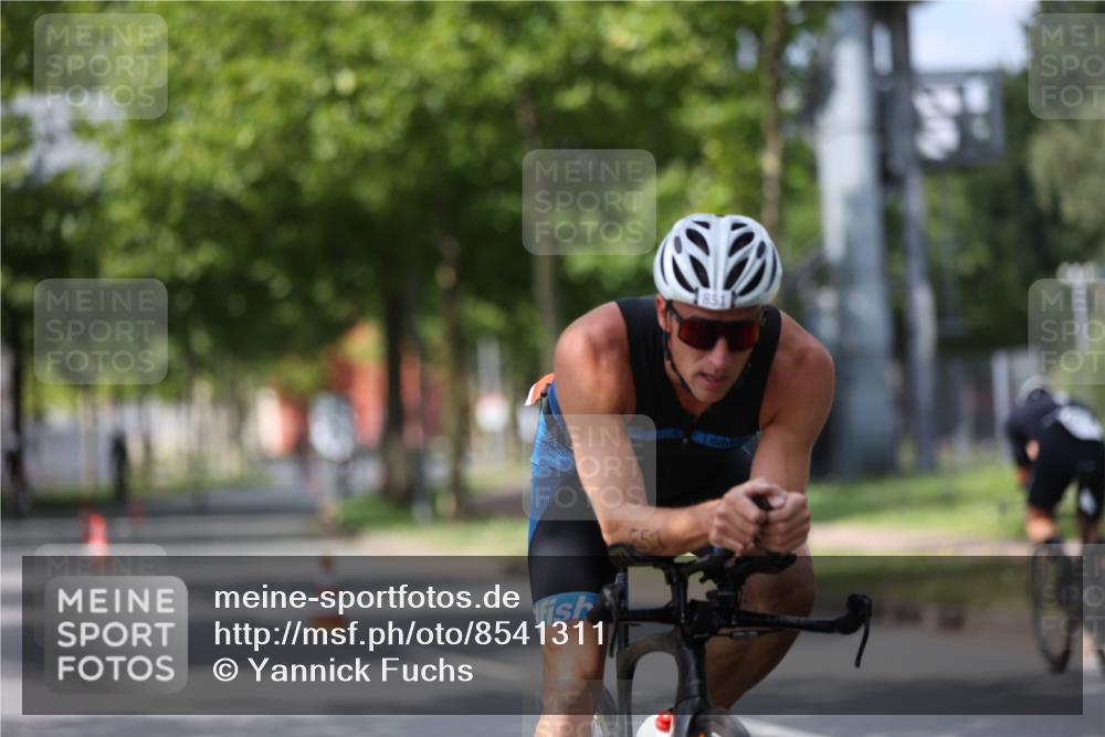 10.08.2025 - GEWOBA Citytriathlon Bremen Yannick Fuchs http://msf.ph/oto/8541311 10.08.2025 12:45:20 Radfahren 633, 676, 712, 724, 808, 828, 851, 946, 1022 meine-sportfotos.de