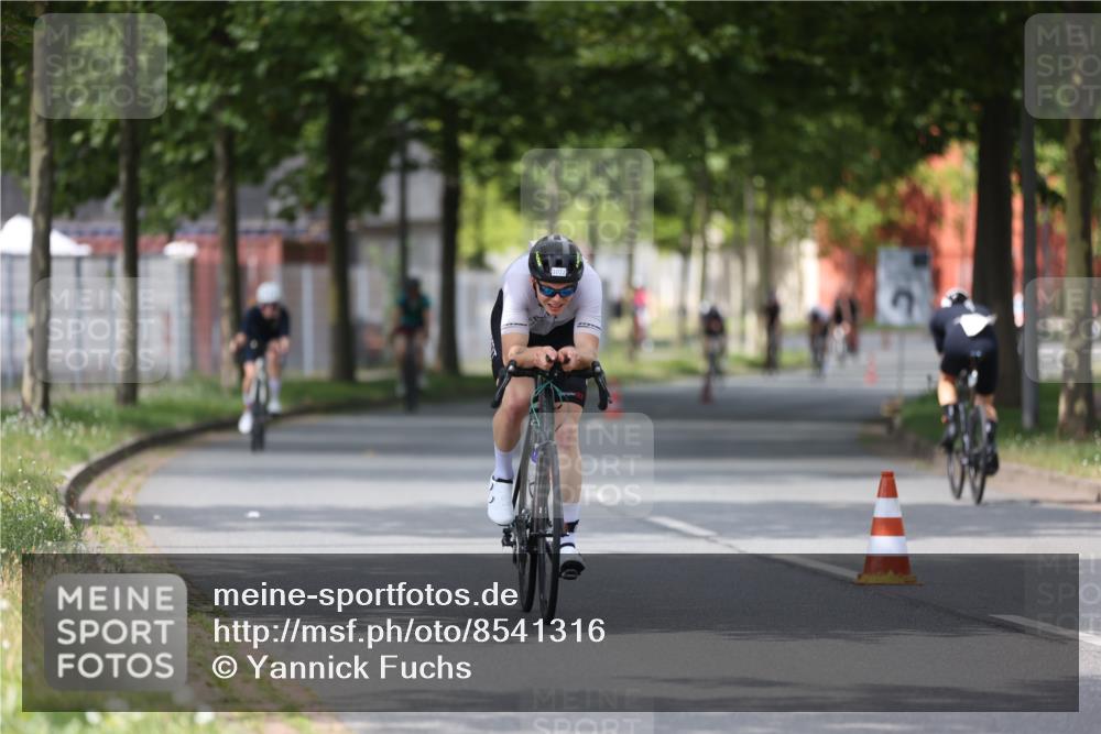 10.08.2025 - GEWOBA Citytriathlon Bremen Yannick Fuchs http://msf.ph/oto/8541316 10.08.2025 12:45:22 Radfahren 633, 676, 712, 724, 808, 828, 851, 946, 1022 meine-sportfotos.de