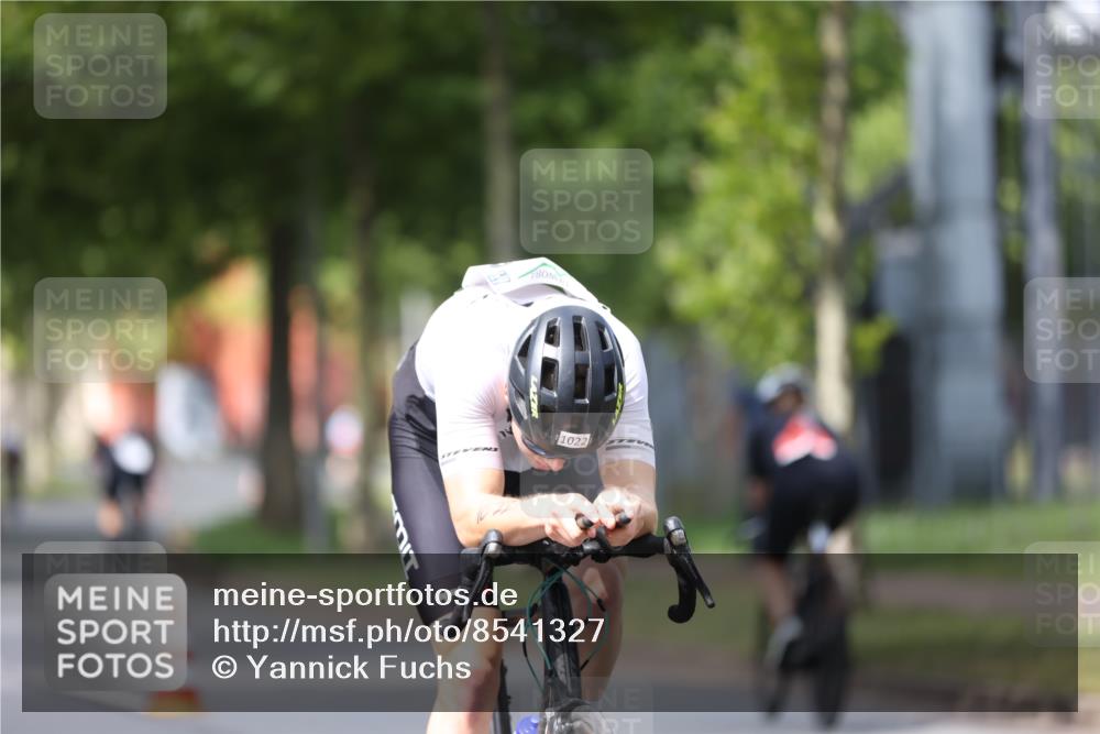 10.08.2025 - GEWOBA Citytriathlon Bremen Yannick Fuchs http://msf.ph/oto/8541327 10.08.2025 12:45:23 Radfahren 633, 676, 712, 724, 828, 851, 939, 946, 1022 meine-sportfotos.de