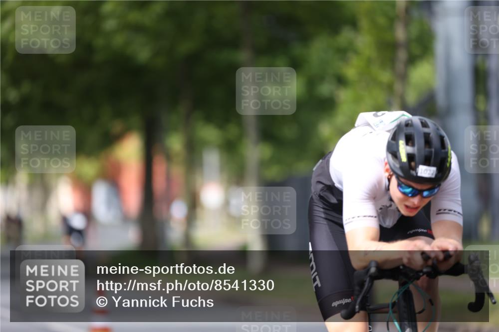 10.08.2025 - GEWOBA Citytriathlon Bremen Yannick Fuchs http://msf.ph/oto/8541330 10.08.2025 12:45:24 Radfahren 633, 676, 712, 724, 828, 851, 939, 946, 1022 meine-sportfotos.de