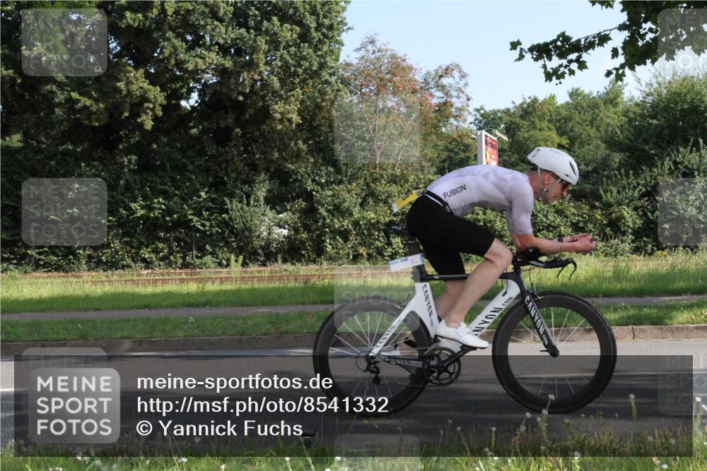 10.08.2025 - GEWOBA Citytriathlon Bremen Yannick Fuchs http://msf.ph/oto/8541332 10.08.2025 10:26:17 Radfahren 395, 507 meine-sportfotos.de
