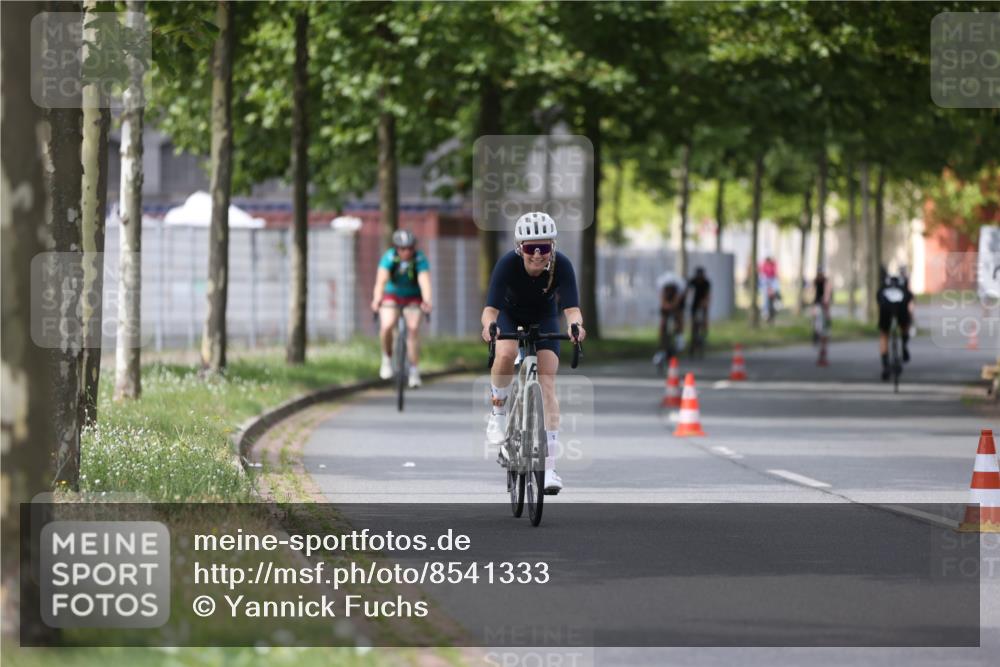 10.08.2025 - GEWOBA Citytriathlon Bremen Yannick Fuchs http://msf.ph/oto/8541333 10.08.2025 12:45:25 Radfahren 633, 676, 712, 724, 828, 851, 930, 939, 946, 1022 meine-sportfotos.de