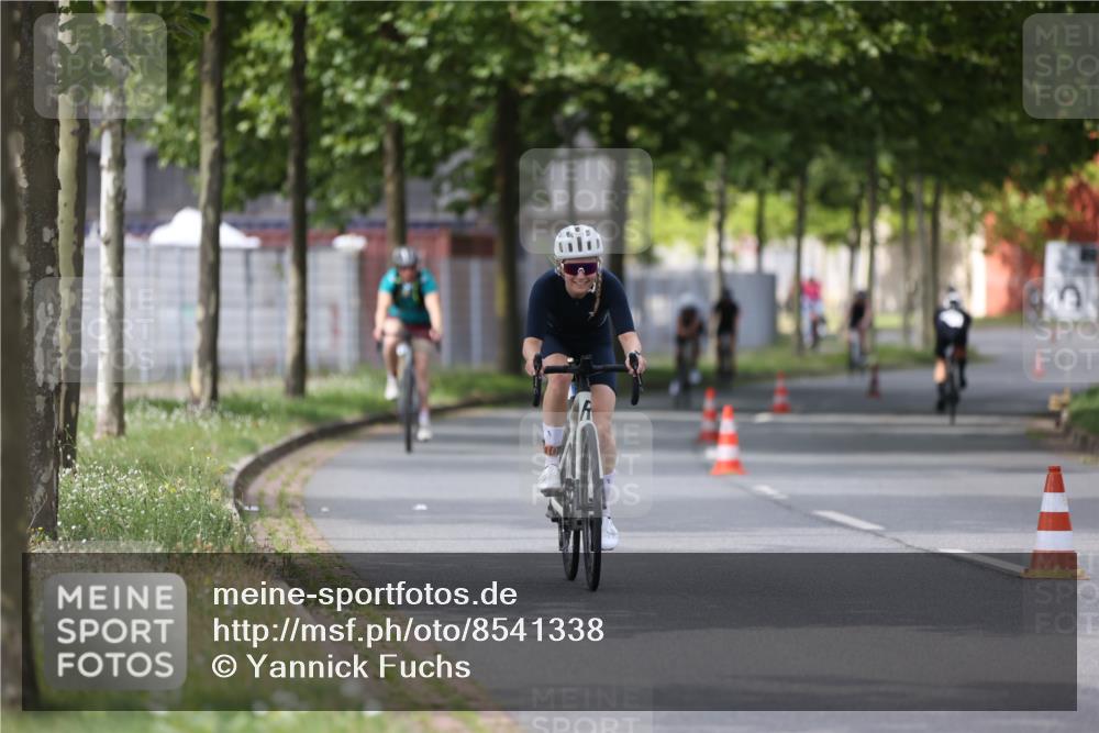 10.08.2025 - GEWOBA Citytriathlon Bremen Yannick Fuchs http://msf.ph/oto/8541338 10.08.2025 12:45:25 Radfahren 633, 676, 712, 724, 828, 851, 930, 939, 946, 1022 meine-sportfotos.de