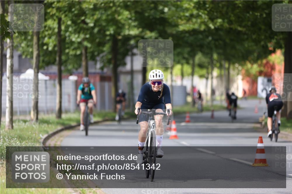 10.08.2025 - GEWOBA Citytriathlon Bremen Yannick Fuchs http://msf.ph/oto/8541342 10.08.2025 12:45:26 Radfahren 633, 676, 712, 724, 828, 851, 930, 939, 946, 1022 meine-sportfotos.de