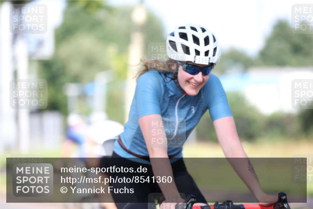 10.08.2025 - GEWOBA Citytriathlon Bremen Yannick Fuchs http://msf.ph/oto/8541360 10.08.2025 10:36:43 Radfahren 99, 115, 397, 447, 497 meine-sportfotos.de