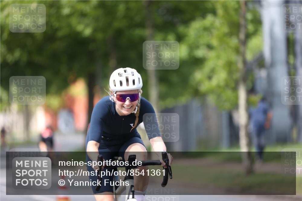 10.08.2025 - GEWOBA Citytriathlon Bremen Yannick Fuchs http://msf.ph/oto/8541361 10.08.2025 12:45:27 Radfahren 633, 676, 712, 724, 828, 851, 930, 939, 946, 1022 meine-sportfotos.de
