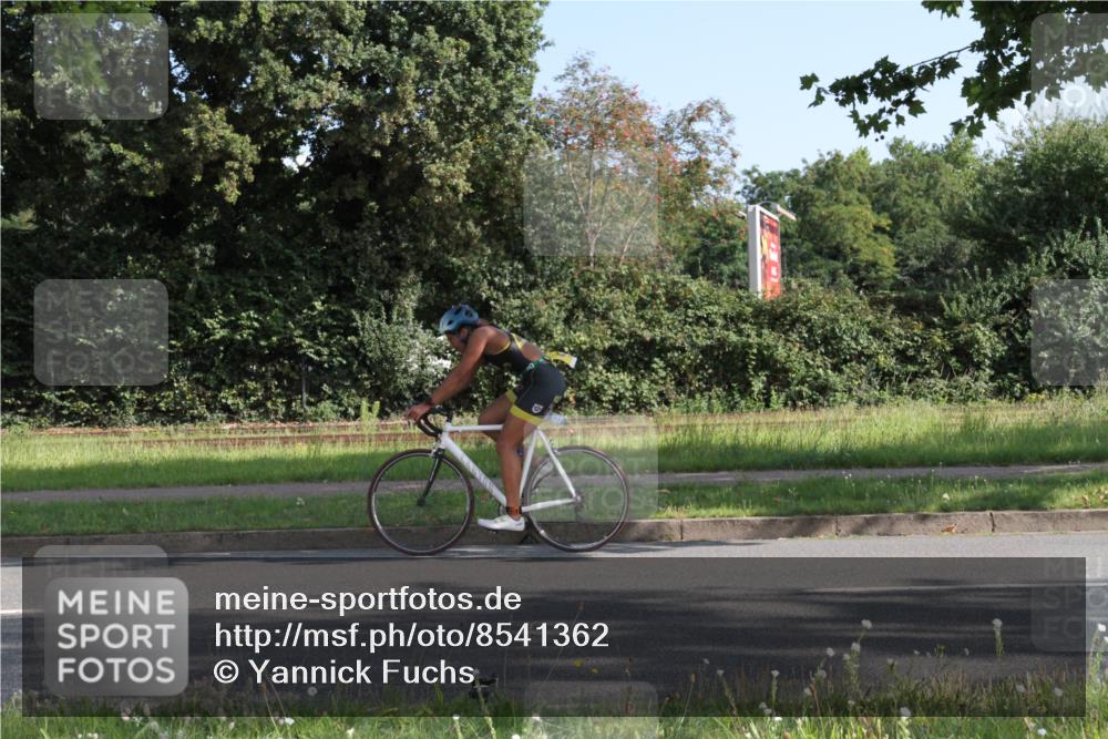 10.08.2025 - GEWOBA Citytriathlon Bremen Yannick Fuchs http://msf.ph/oto/8541362 10.08.2025 10:26:29 Radfahren 395, 487 meine-sportfotos.de
