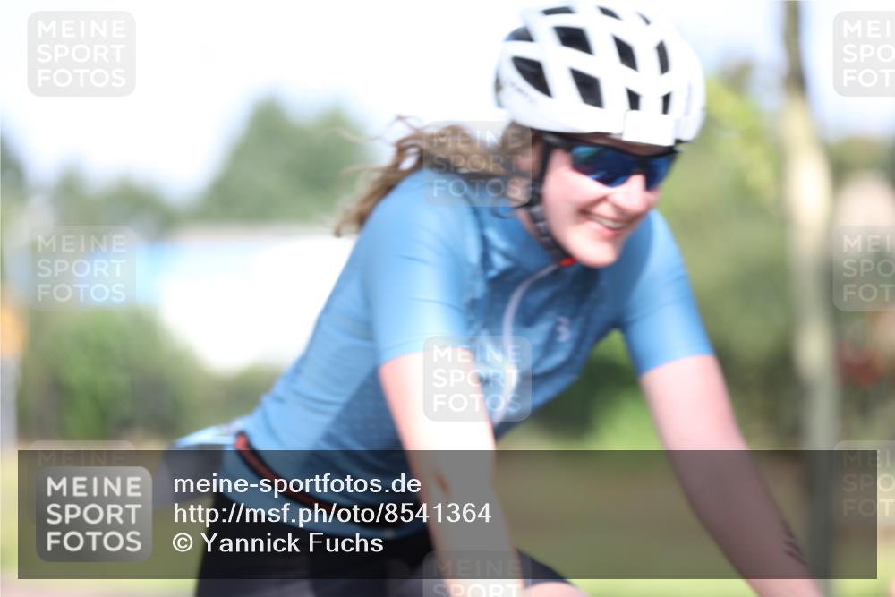 10.08.2025 - GEWOBA Citytriathlon Bremen Yannick Fuchs http://msf.ph/oto/8541364 10.08.2025 10:36:43 Radfahren 99, 115, 397, 447, 497 meine-sportfotos.de