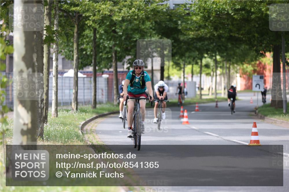 10.08.2025 - GEWOBA Citytriathlon Bremen Yannick Fuchs http://msf.ph/oto/8541365 10.08.2025 12:45:29 Radfahren 676, 712, 724, 828, 851, 930, 939, 946, 1022 meine-sportfotos.de