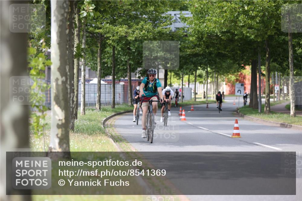 10.08.2025 - GEWOBA Citytriathlon Bremen Yannick Fuchs http://msf.ph/oto/8541369 10.08.2025 12:45:29 Radfahren 676, 712, 724, 828, 851, 930, 939, 946, 1022 meine-sportfotos.de