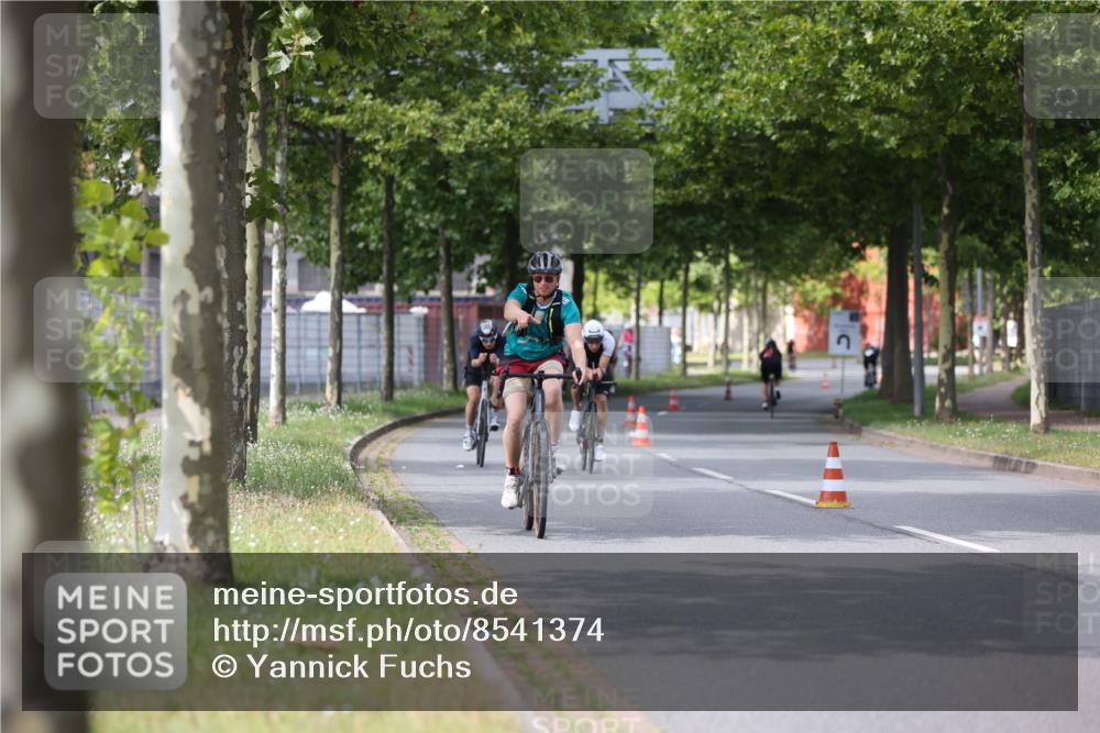 10.08.2025 - GEWOBA Citytriathlon Bremen Yannick Fuchs http://msf.ph/oto/8541374 10.08.2025 12:45:29 Radfahren 676, 712, 724, 828, 851, 930, 939, 946, 1022 meine-sportfotos.de