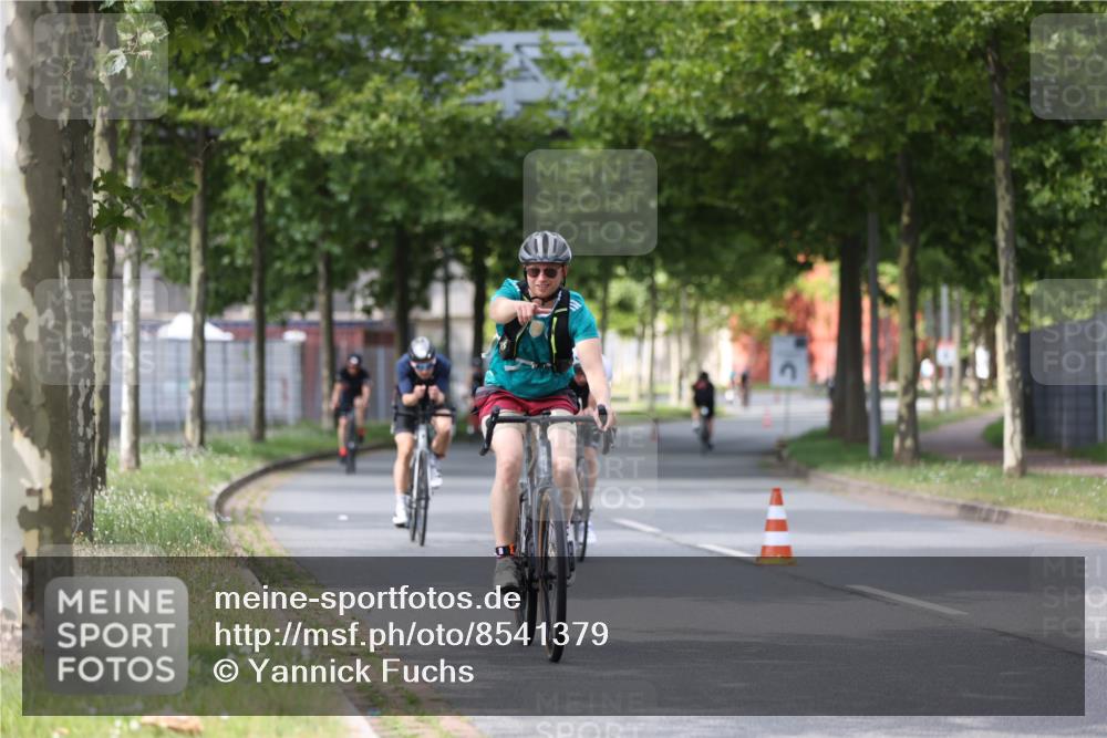 10.08.2025 - GEWOBA Citytriathlon Bremen Yannick Fuchs http://msf.ph/oto/8541379 10.08.2025 12:45:30 Radfahren 676, 724, 828, 851, 930, 939, 946, 1022 meine-sportfotos.de