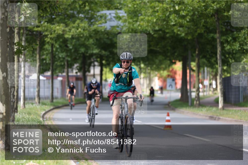 10.08.2025 - GEWOBA Citytriathlon Bremen Yannick Fuchs http://msf.ph/oto/8541382 10.08.2025 12:45:30 Radfahren 676, 724, 828, 851, 930, 939, 946, 1022 meine-sportfotos.de
