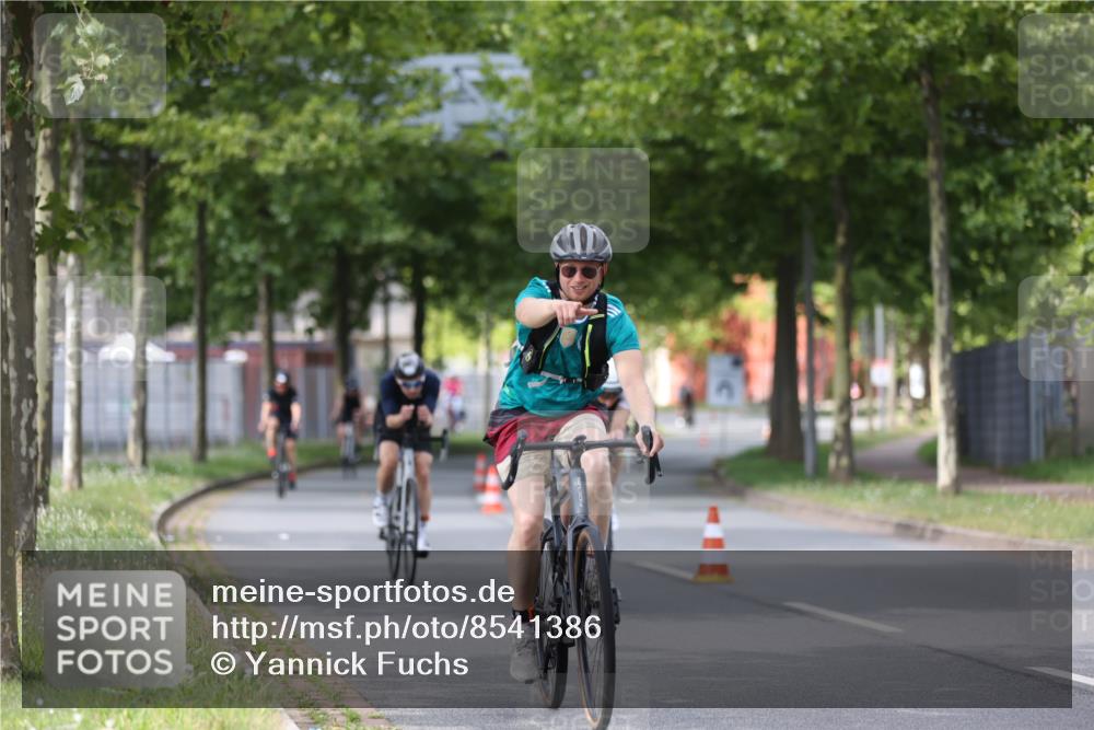 10.08.2025 - GEWOBA Citytriathlon Bremen Yannick Fuchs http://msf.ph/oto/8541386 10.08.2025 12:45:30 Radfahren 676, 724, 828, 851, 930, 939, 946, 1022 meine-sportfotos.de