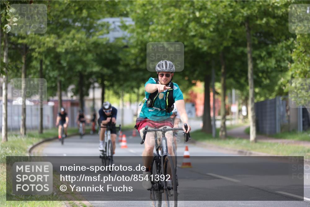 10.08.2025 - GEWOBA Citytriathlon Bremen Yannick Fuchs http://msf.ph/oto/8541392 10.08.2025 12:45:30 Radfahren 676, 724, 828, 851, 930, 939, 946, 1022 meine-sportfotos.de